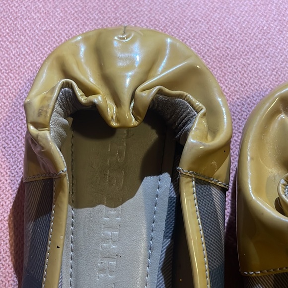 Burberry Plaid Print Ballet Flats run small size like 6 o 6.5 - Picture 4 of 11
